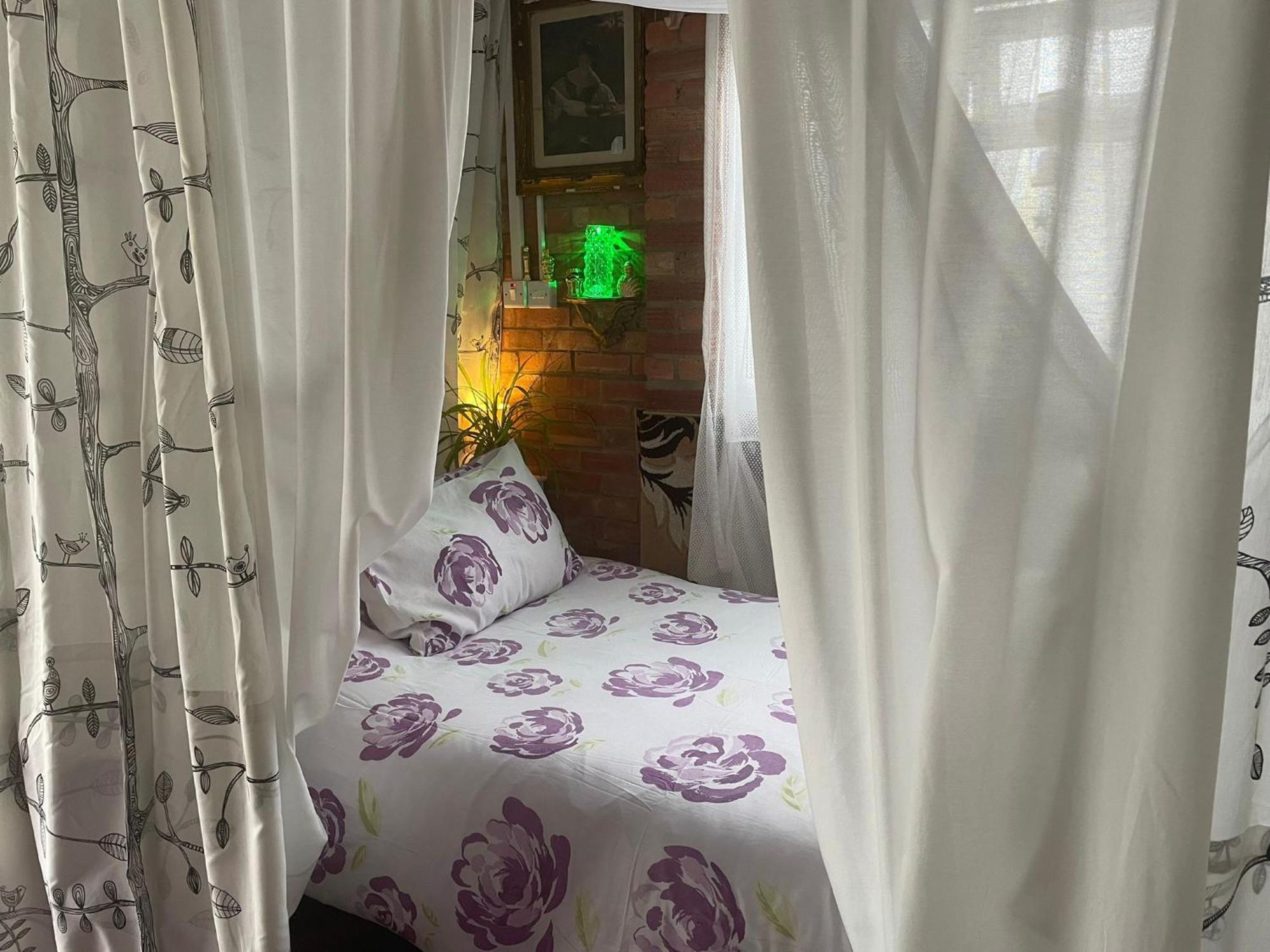 Bed and Breakfast Jacaranda à East Grinstead Extérieur photo